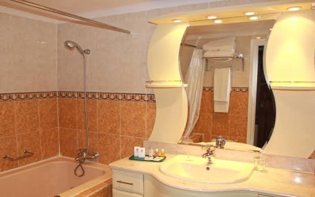 Hotel El Djazair El Mouradia 外观 照片